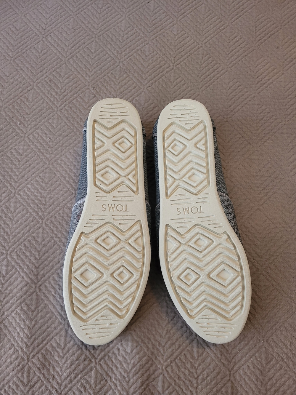 Toms Alpargata Silver Sequin Slip-On Flats - NWT - Picture 3 of 5